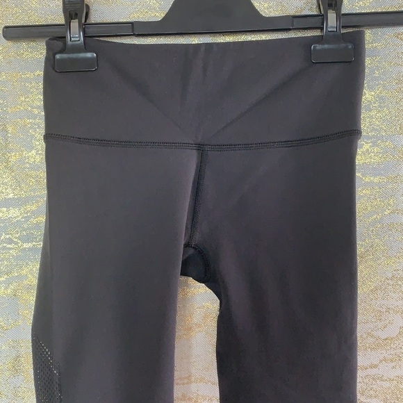 LULULEMON Athletic Grey High-Rise Cropped Fit Leggings - Picture 3 of 11